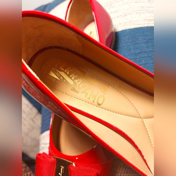 Ferragamo Varina Red Patent Leather Ballet Flats - 5.5B - New without Tags - Picture 9 of 10